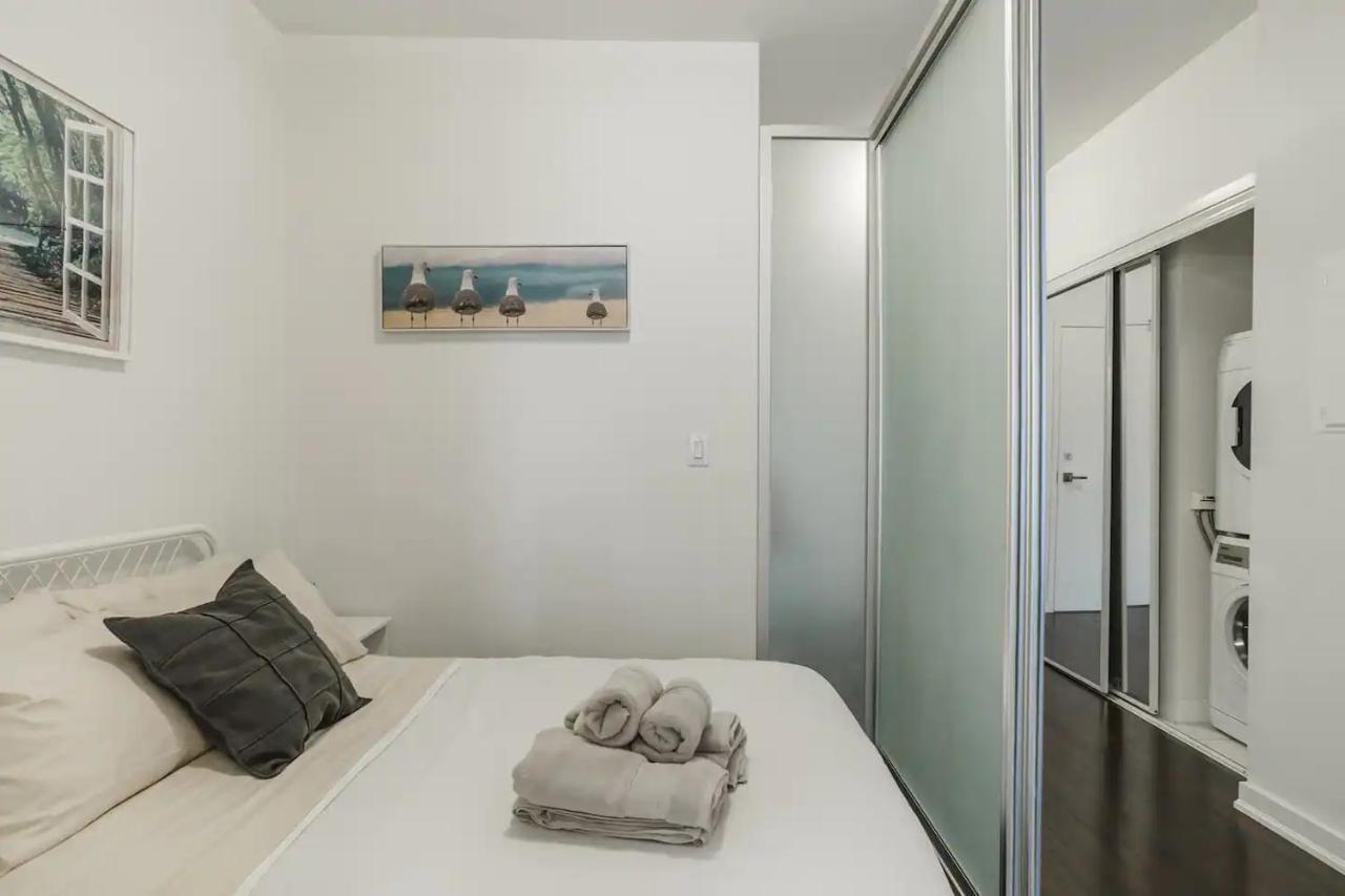 Luxury 2-Bedroom Condo Parking, View Of Cn Tower Toronto Extérieur photo