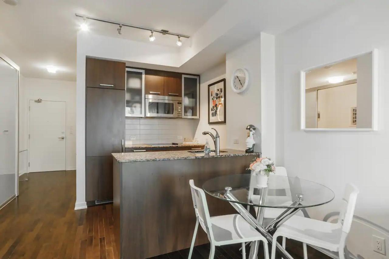 Luxury 2-Bedroom Condo Parking, View Of Cn Tower Toronto Extérieur photo