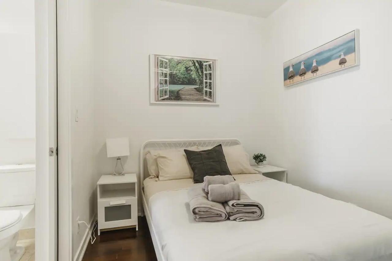 Luxury 2-Bedroom Condo Parking, View Of Cn Tower Toronto Extérieur photo